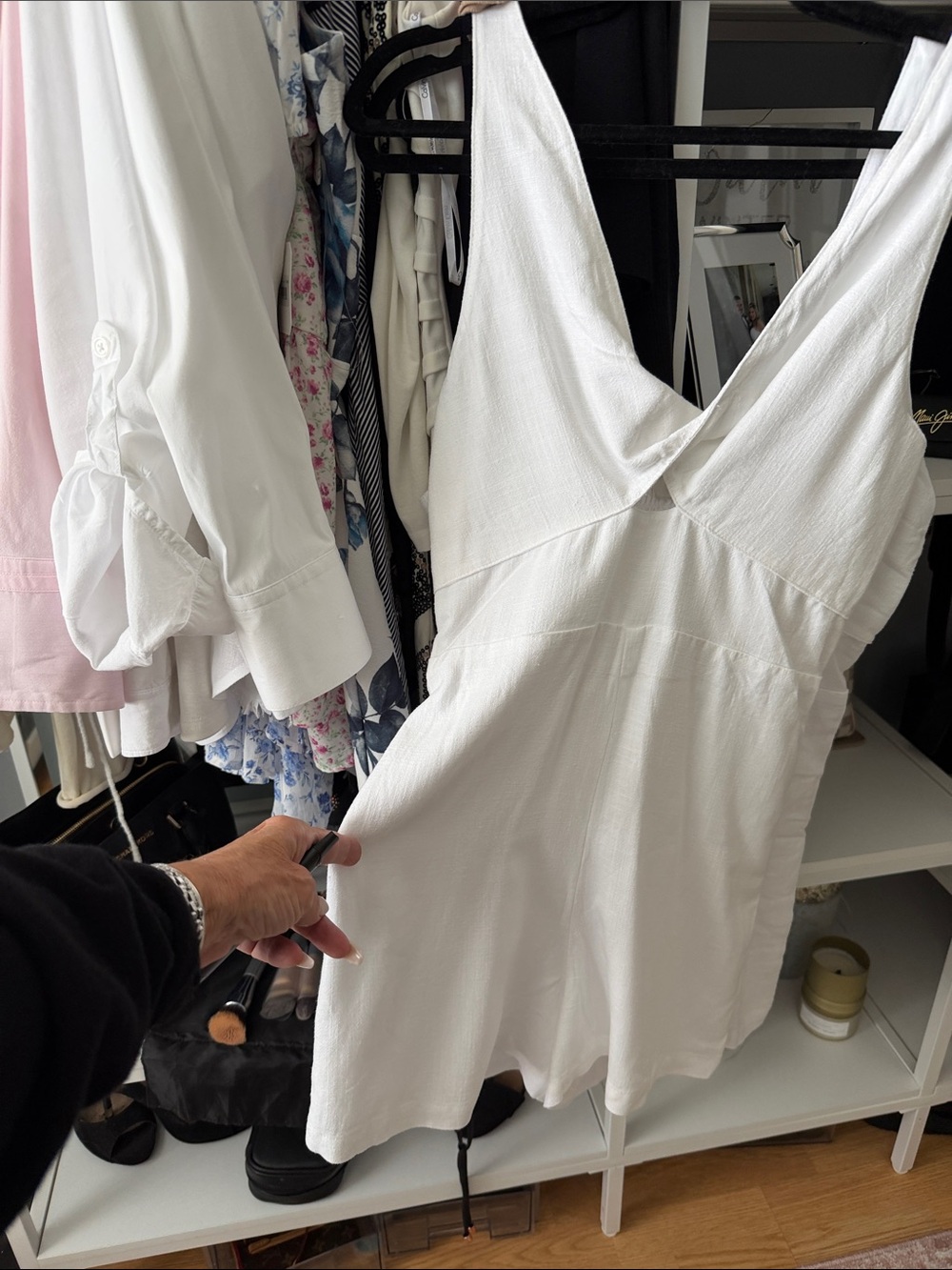 Francesca's Collections White V-Neck Sleeveless Romper
